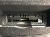【ETC2.0装着車】カーナビと連携させることで全国の「ITSスポット」と双方向通信し渋滞を回避するルートを案内します。情報配信を受けるたびに最速のルートを再検索。料金所もストレスなく通過できます。