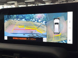 【パノラミックビューモニター】専用のカメラにより、上から見下ろしたような視点で360度クルマの周囲を確認することができます☆死角部分も確認しやすく、狭い場所での切り返しや駐車もスムーズに行えます。