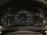 視界の整理やメーター周りの情報配置もシンプルで、運転中に余計なストレスを感じにくい点は大人向けの装飾と言えます♪