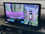 【マルチビューカメラシステム】専用のカメラにより、上から見下ろしたような視点で360度クルマの周囲を確認することができます☆死角部分も確認しやすく、狭い場所での切り返しや駐車もスムーズに行えます。