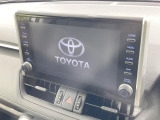 【純正9型ナビ】人気の純正ナビを装備。オーディオ機能も充実しており、Bluetooth接続すればお持ちのスマホやMP3プレイヤーの音楽を再生可能!毎日の運転がさらに楽しくなります!!