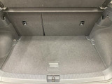●すっきりとした見た目のスクエア形状のラゲッジスペースです。また荷物が多い時、急なお買いものの際にもリヤシートを倒していただくことにより十分なスペースを確保できます。
