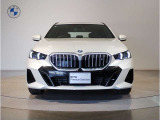 【キドニーグリル】BMWは約90年もの間、ほぼ全ての車両にひと目でBMWだと分かるこの特徴的なフロントグリルが備えられ、デザイン・アイコンとして親しまれてきました。