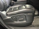 運転席は座面の上下調整ができ適切なドライビングポジションで運転できますよ♪
