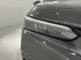 LEDヘッドライトは、点灯の瞬間から最大光量を発揮し、突然暗くなるトンネルなどでの安定感を高めます。