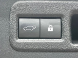 【パワーバックドア】スマートキーや運転席のボタンを押すだけでリアゲートが自動で開閉します!荷物を持っている時や、高い位置にあるバックドアを閉める際に便利な機能です♪