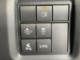 【スマートアシスト】走行中に前方の車両等を認識し、衝突しそうな時は警報とブレーキで衝突回避と被害軽減をアシスト。より安全にドライブをお楽しみいただけます。