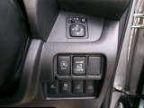 左側パワースライドドアスイッチです。運転席からも操作出来ます。