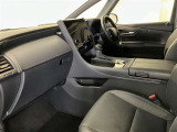 前方の見通しが良いすっきりした視界、誰でも扱いやすく運転できます。疲れにくく安心ドライブを更に快適なものにします!