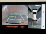 パノラミックビューモニター付きです。車両を上から見たような映像をモニター画面に表示。運転席からの目視では見にくい、車両周辺の状況をリアルタイムでしっかり確認できます。