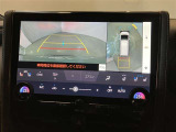 【パノラミックビューモニター】映像で、見づらい車両周辺の確認をアシスト。クルマを真上から見ているような映像を表示。 運転席から確認しにくい車両周囲の状況を把握。