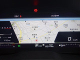 運転に必要な情報をグラフィカルに表示し、少ない視線移動で瞬時に認識できる先進的なフル液晶メーターを採用
