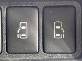 【両側パワースライドドア】スマートキーや運転席のスイッチで後席両側スライドドアの開閉が可能♪電動だから力を入れてドアを開ける必要が無く、小さなお子様でも簡単に開け閉めでき快適です♪