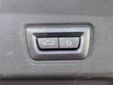 電動リアゲート装備。バンパー下でのキックオープン&クローズ機能も装備です。