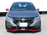 NISMO専用フロントグリル・フロントバンパー・エンブレム。
