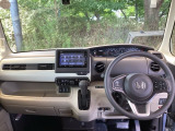 フロントガラスが大きく、ワイドな視界で運転もしやすくなるように、設計されています。