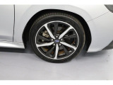 純正アルミホイール装備!サイズは225/45R18を装着!シンメトリカルAWDの走りをお楽しみください!