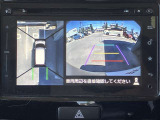 バックモニターで車庫入れまどらくらく、高感度カラーカメラですので僅かな光でもくっきりと見え、夜でも安心して駐車出来ます。