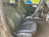 人間工学に基づいて設計されたシートは車のもっているドライビングフィールを存分にドライバーに伝えてくれるクオリティの高い仕上がりとなっています。