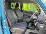運転席シート廻りは使用感も少なく、良好な状態となっています。前オーナー様が丁寧に使っていたことがよくわかりますね。