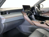 豪華な内装で運転も楽しくなりますよ♪