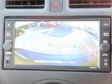 駐車に便利なバックモニター搭載車です。後方の映像が見えるのでバックも安心です。