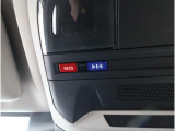 専用ボタンでコールセンターへ接続。状況に応じて緊急車両の要請やロードサービスの取次ぎを行います。重大事故の際は自動的にコールセンターにつながり、緊急車両やドクターヘリを要請します。(要申込)