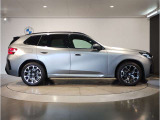ご納車後も全国約200拠店のBMW正規ディーラーサービス工場にて保証対応いたします。お近くのBMW正規ディーラーをご案内の上、アフターメンテナンスをお受け頂けますので、安心してお乗りいただけます!!