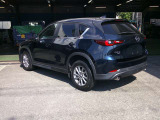 お渡し前にタイヤ新品に交換します!人気のCX-5、デイープクリスタルブルーカラーのディーゼル4WDです!安全機能も充実です!当店、大阪府寝屋川市河北東町1-10!皆さまからのお声がけお待ちしてます!