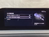 ハンドル操作をアシストすることにより車線からの逸脱回避を支援します。