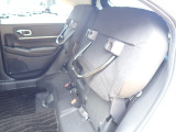 ◆チップアップ&ダイブダウン機構付【ULTR SEAT】は後席座面を左右分割で跳ね上げることができます。トランクで積載できない背の高い荷物をラクラク収納できます。ホンダ車ならではの人気装備です。
