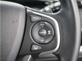 ◆アダプティブクルーズコントロール◆予め設定した車速内でクルマが自動的に加減速。前走車との適切な車間距離を維持しながら追従走行します。【LKAS】車線維持支援システムでステアリング操作を支援。