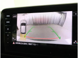 ★ギアをリバースに入れると車両後方の映像を映し出します。バック時の後方視認をサポートします。
