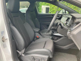 人間工学に基づいて設計されたシートは車のもっているドライビングフィールを存分にドライバーに伝えてくれるクオリティの高い仕上がりとなっています。