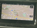 タッチスクリーンを採用。従来のナビゲーションシステムの域を超える、車両を総合的に管理するインフォテイメントシステムです。