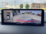 狭い場所での駐車やすれ違いなどでより的確な運転操作に役立つ360&deg;ビューモニターが装備されています。