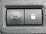 【パワーバックドア】スマートキーや運転席のボタンを押すだけでリアゲートが自動で開閉します!荷物を持っている時や、高い位置にあるバックドアを閉める際に便利な機能です♪