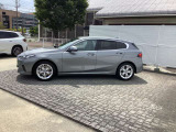 正規ディーラーのBMW専門メカニックが360&deg;納車前点検を徹底的にチェックいたします。点検整備料は車両価格に含まれ、法令12カ月点検が必要な場合も車両価格に含まれます。