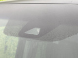 【ホンダセンシング】走行中に前方の車両等を認識し、衝突しそうな時は警報とブレーキで衝突回避と被害軽減をアシスト。より安全にドライブをお楽しみいただけます。