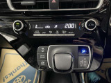 オートエアコン♪お好みの温度に設定するだけで車内を快適空間にしてくれますよ♪