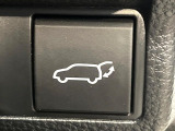 【パワーバックドア】スマートキーや運転席のボタンを押すだけでリアゲートが自動で開閉します!荷物を持っている時や、高い位置にあるバックドアを閉める際に便利な機能です♪