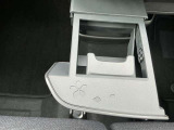 ドリンクホルダーがあるのはとっても便利!折りたたむとコンパクトに収納できます☆