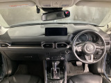 安全運転と情報操作を両立する運転席まわり。さまざまな情報を扱いながら正しい姿勢で安全に運転できることを追求したコックピット!
