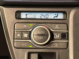 快適装備のオートエアコン♪ 温度設定をすれば、自動で車内の温度管理をしてくれる優れ物です☆彡