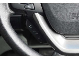 【ステアリングスイッチ】目線を変えずにハンドルお手元のスイッチのみでお電話の発信、応答が可能な便利機能を装備!