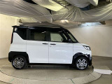 運転席側も電動スライドドアになってます。ショッピングなどでのお買い物時手がふさがっていてもドアに軽く触れるかリモコンで開閉できるので便利です!