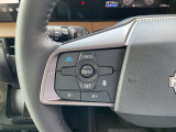 プロパイロット搭載。高速道路のロングドライブ。渋滞走行でも、アクセル・ブレーキ・ハンドル操作をアシストします。