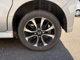 ☆お車についた傷やヘコミ、事故の修理もハヤシにお任せください。自社鈑金工場で修理ができますの安心です☆