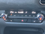 車内快適オートエアコン。ダイヤル式で操作性も良好です