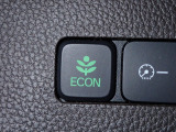 エンジン、エアコンなどを制御し低燃費な『ECONモード』に、また走りを楽しみたいとき、空調など快適性を重視したいときにはスイッチOFFで通常モードに切り替えができます!
